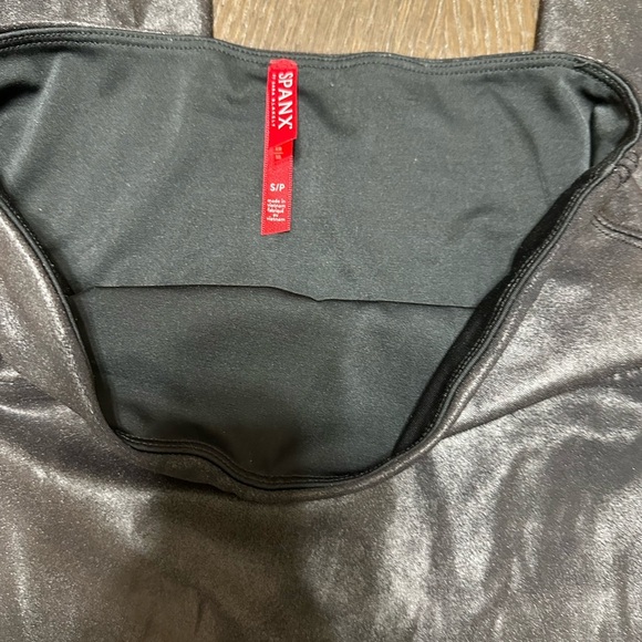 SPANX PETITE FAUX LEATHER LEGGINGS, Petite Small, Black - Picture 7 of 12